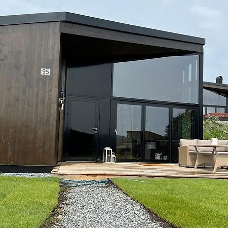 Attraktiv & Smart Funkishytte Pa Nes Strandhager. Arnes  Exterior photo